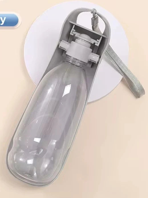 Botella Portátil de Agua para Perros y Gatos – Práctica, Segura y Antiderrame