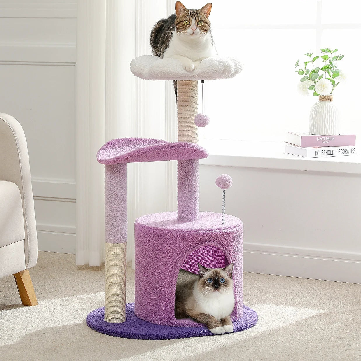 Árbol rascador lila para gatos con diseño de flor y casa interior