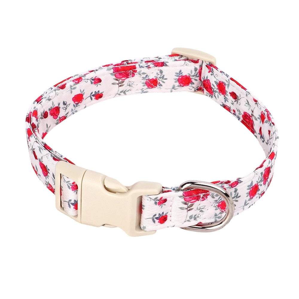Collar Ajustable de Flores Rojo para Perros – Estilo y Comodidad