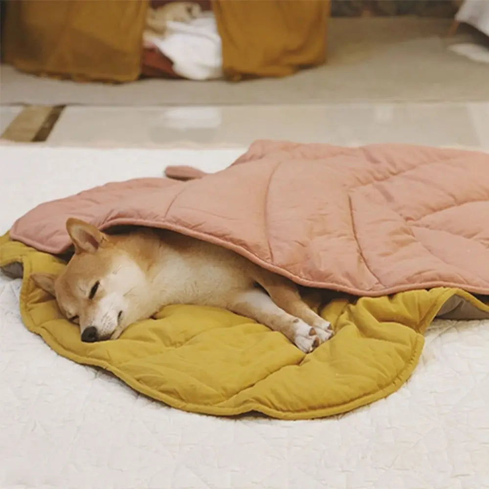 Cama Alfombra Hoja Rosa: Dulzura y Confort para tu Mascota