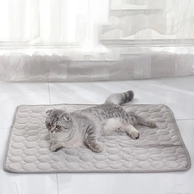 Alfombra Refrescante de Verano para Mascotas – Descanso Fresco